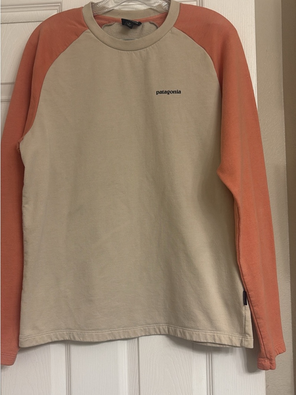 Patagonia women’s Crewneck Sweatshirt in Beige and Orange Size M